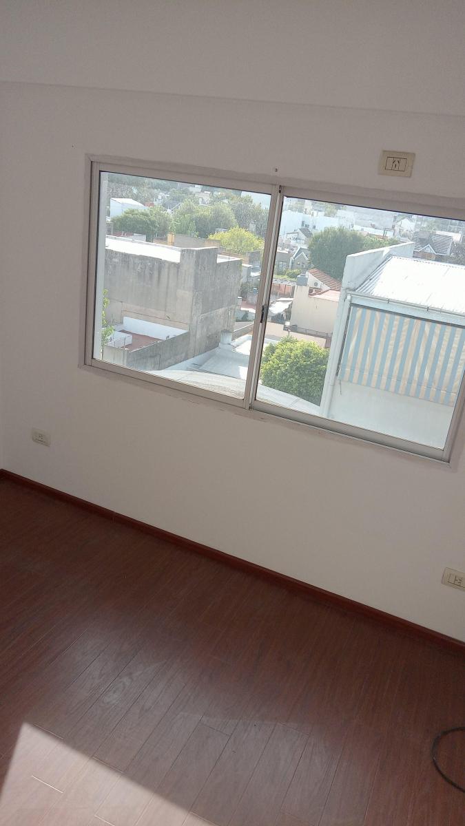 Departamento tipo Duplex, muy buena ubicación.Excelente vista.Sin mascota (en caso de alquiler)