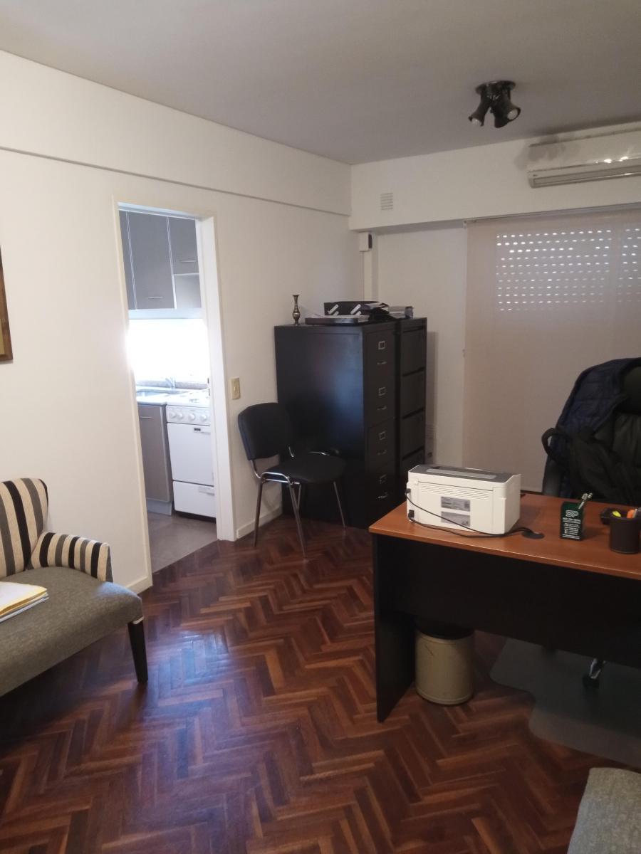 DOS AMBIENTES EN MUY BUENA ZONA CÉNTRICA PERO NO TANTO