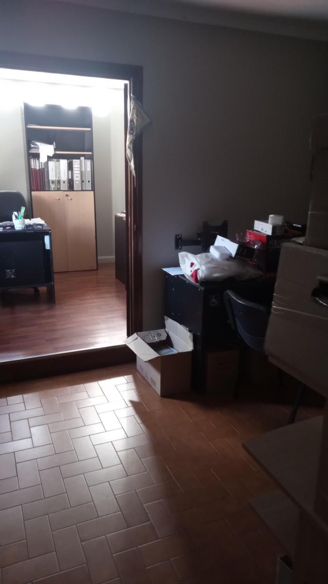 Foto de OPORTUNIDAD. Propied. consta de un local y dos P.H. Muy bien, imagen 2