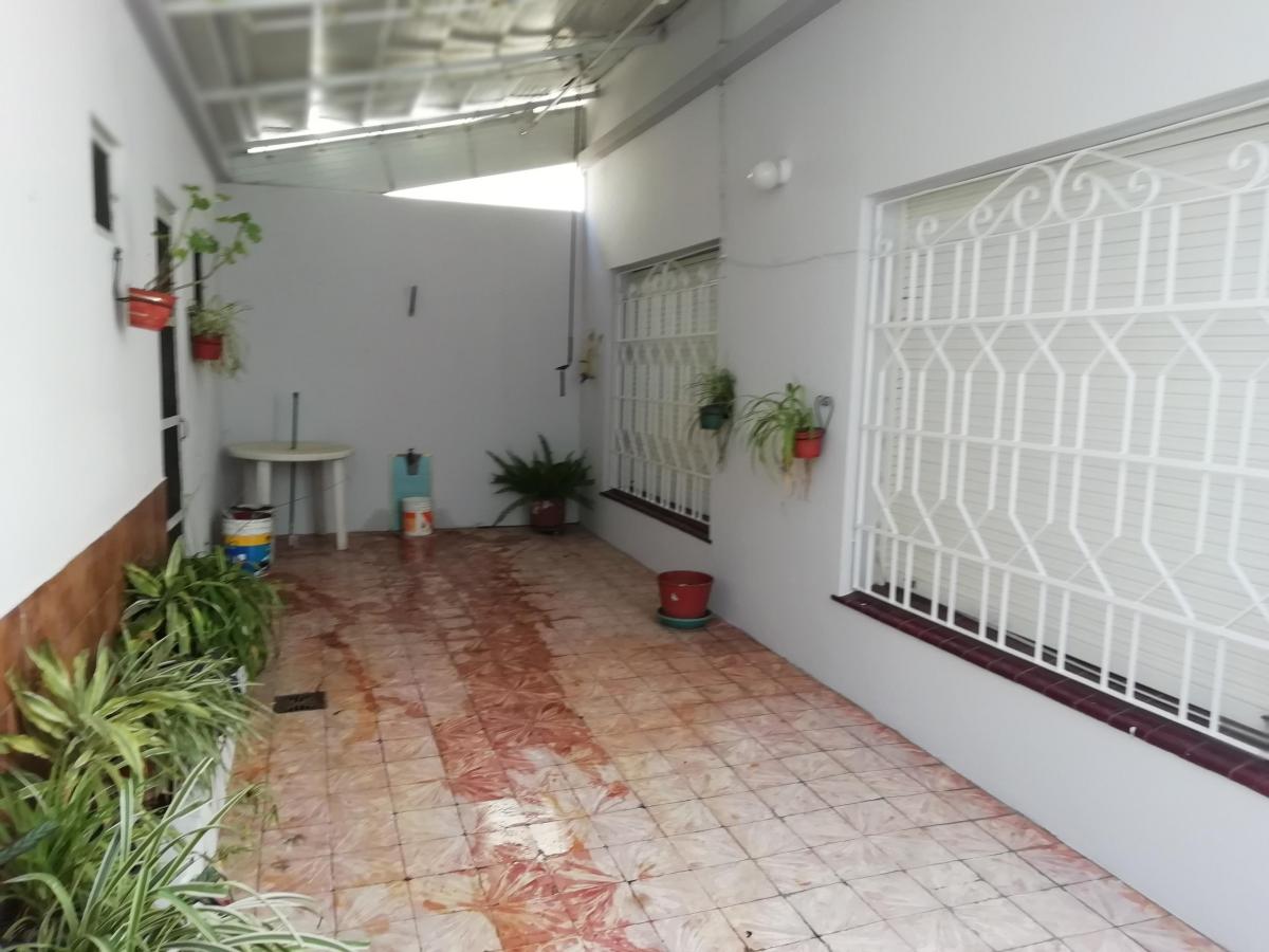APTA CRÉDITO. Casa tipo americana en muy buen estado.