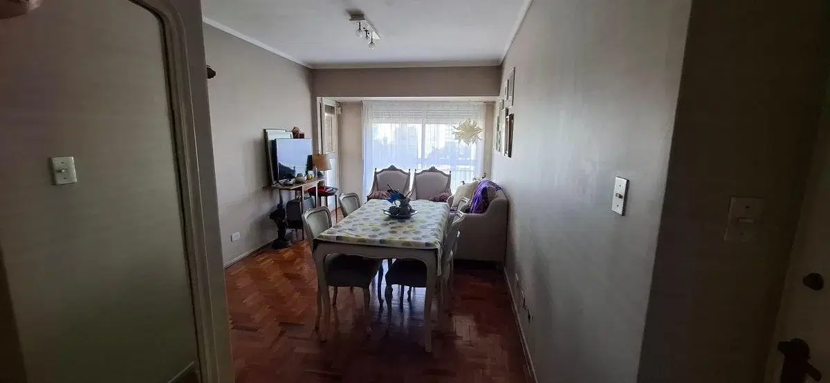 Departamento al frente con amplio balcón , 2 dormitorios en venta en Lanús Oeste 3