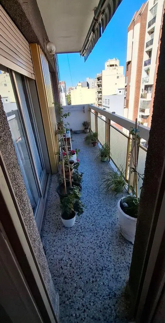 Departamento al frente con amplio balcón , 2 dormitorios en venta en Lanús Oeste 5