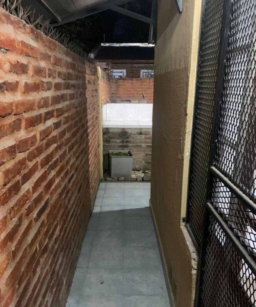 PH 2 ambientes sin expensas en alquiler en Banfield