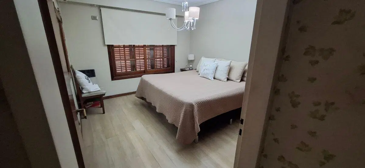 Cochera , galpón bodega o varios destinos con chalet espectacular en Planta alta. Buena Ubicación. 4