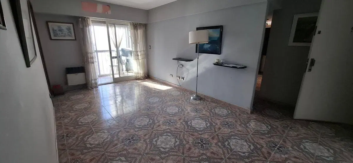 Departamento 3 ambientes Excelente ubicación, sobre Av. Alsina 2
