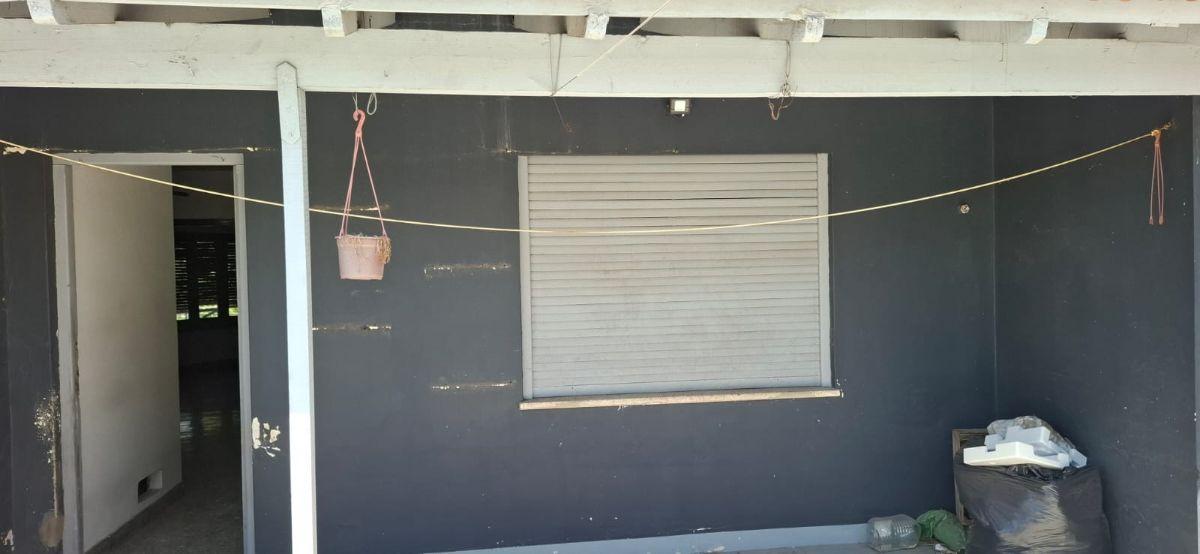 Foto de Casa en planta alta con galpón o deposito o cochera en planta baja y, imagen 1