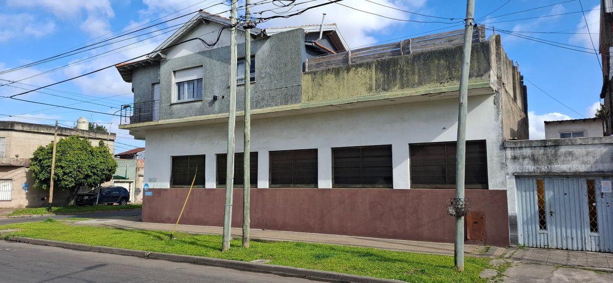 Foto de Casa en planta alta con galpón o deposito o cochera en planta baja y, imagen 3