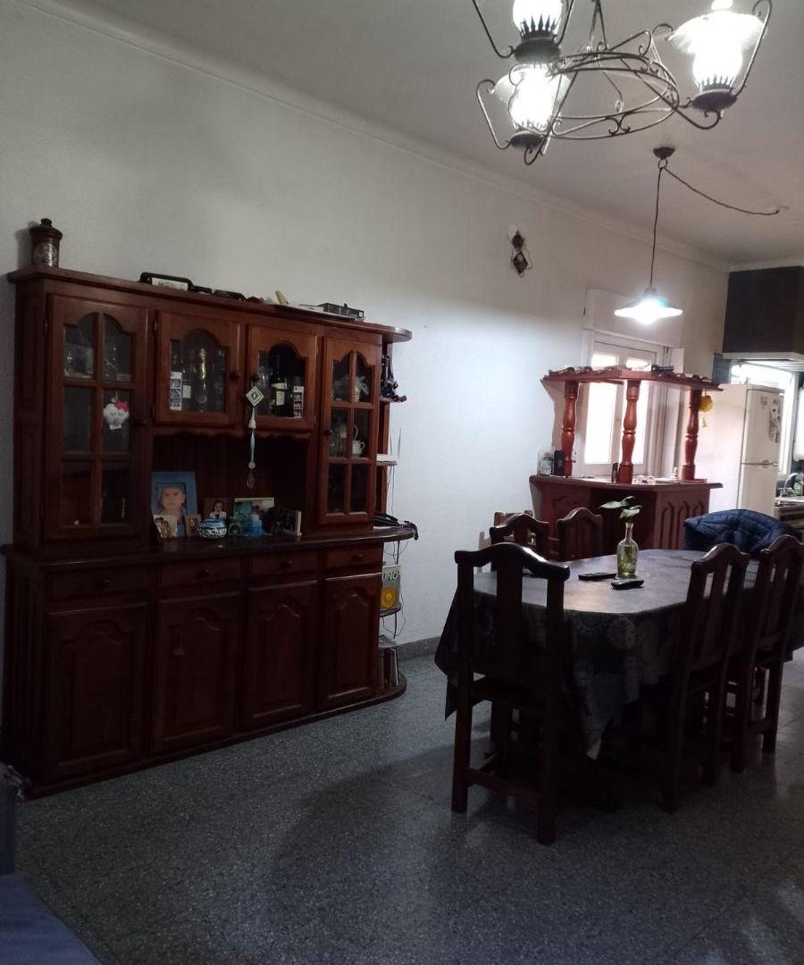 Foto de Casa Multi Familiar. Propied. Consta de un Local y Dos P. H. Muy Bien, imagen 1