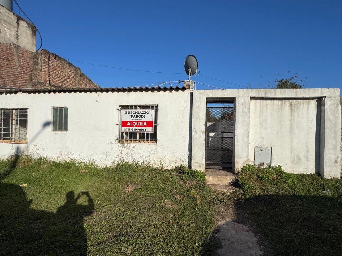 Casa en alquiler en Parada Robles, Exaltación de la Cruz, 3 ambientes con patio