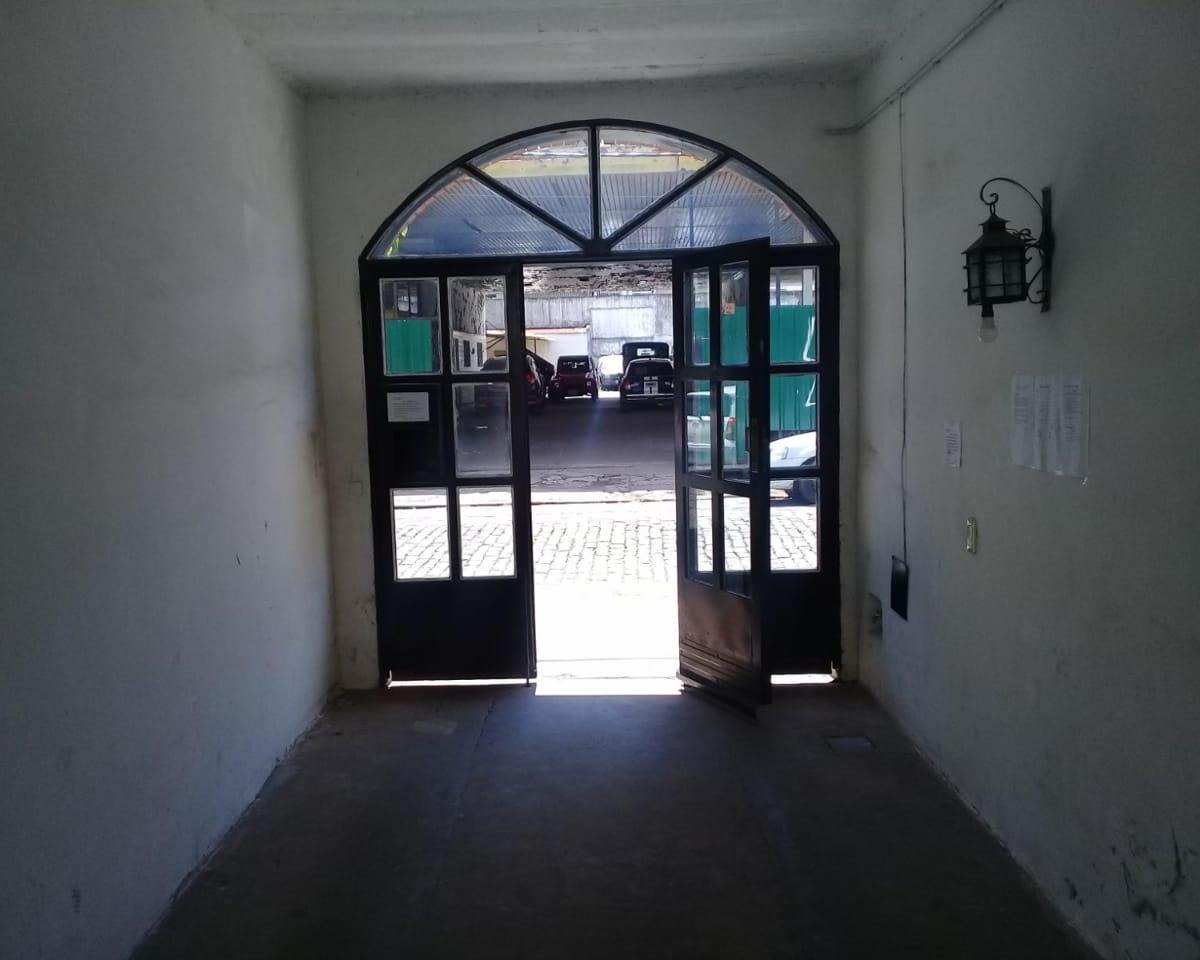 Departamento de 2 Ambientes con Balcon, 1er. Porescalera 4