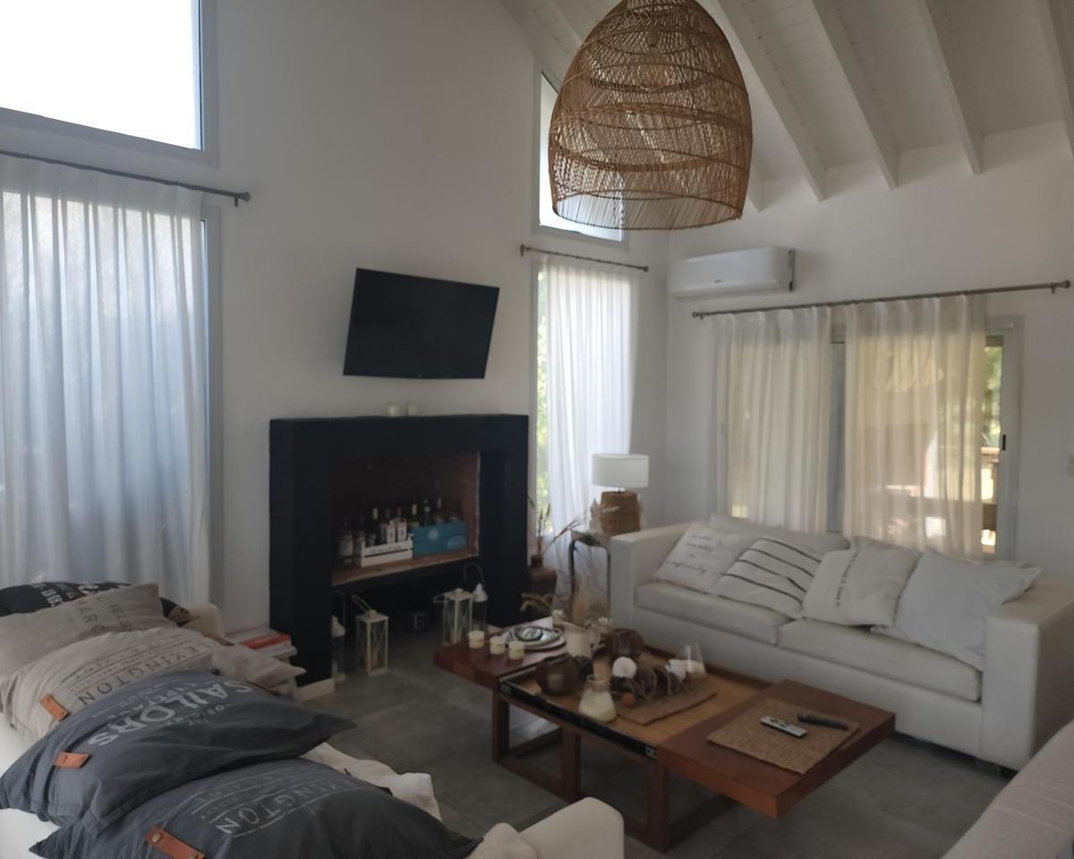 Muy Buena Casa en Costa Esmeralda, Oportunidad. 1