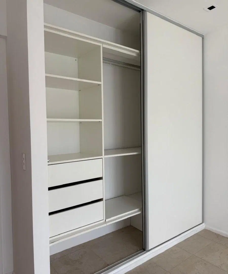 Casa con 4 dormitorios en alquiler de 1000 m² en Haras del Sur II 5