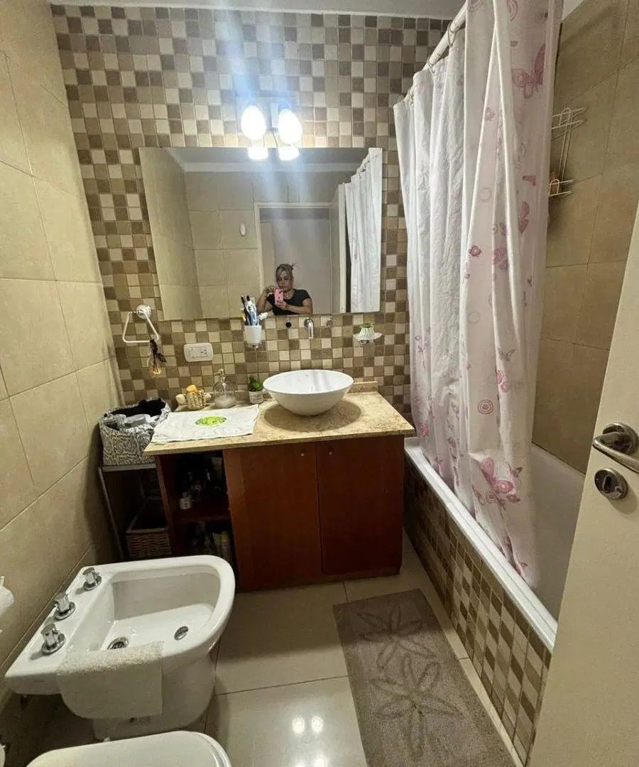 SEMIPISO DE 3 AMBIENTES CON VESTIDOR, TOILETTE Y BALCÓN AL FRENTE 3