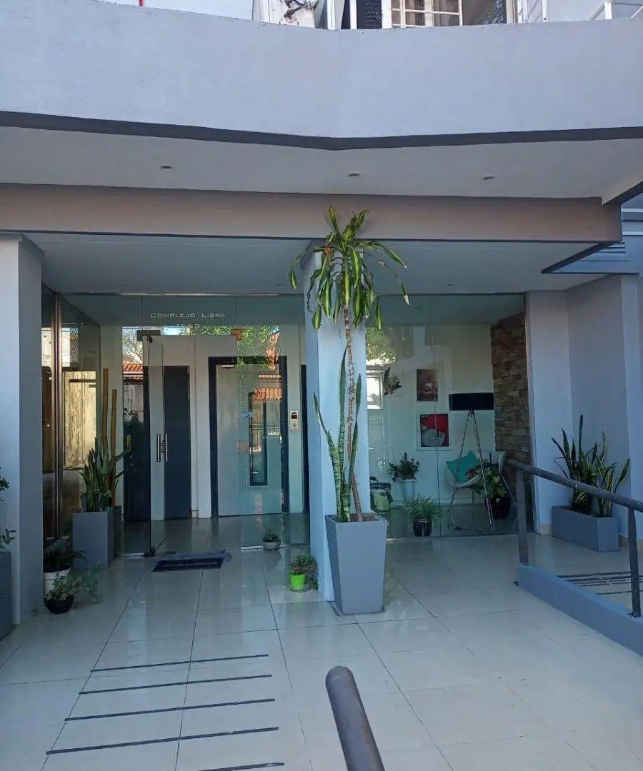 SEMIPISO DE 3 AMBIENTES CON VESTIDOR, TOILETTE Y BALCÓN AL FRENTE 5