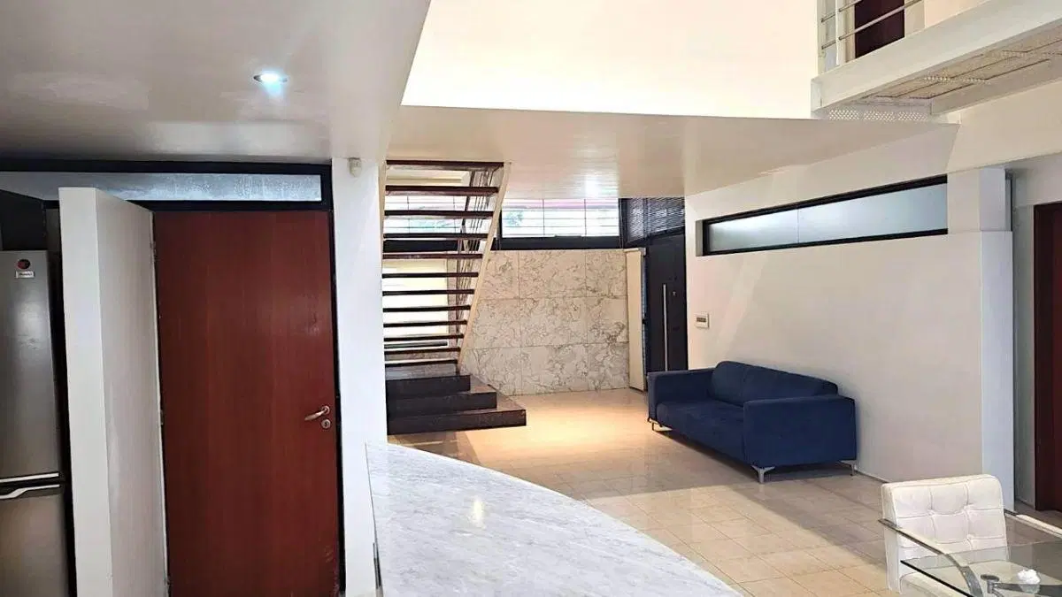 CASA DE CATEGORIA EN BARRIO MIGNAQUY / LOMAS DE ZAMORA /ALQUILER 5