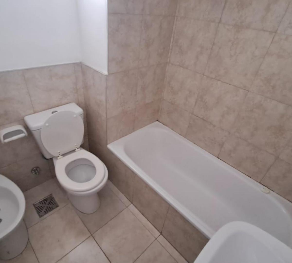 Excelente 3 Amb Nuevos con Cochera 2 Baños Fte Pque Lezama 3
