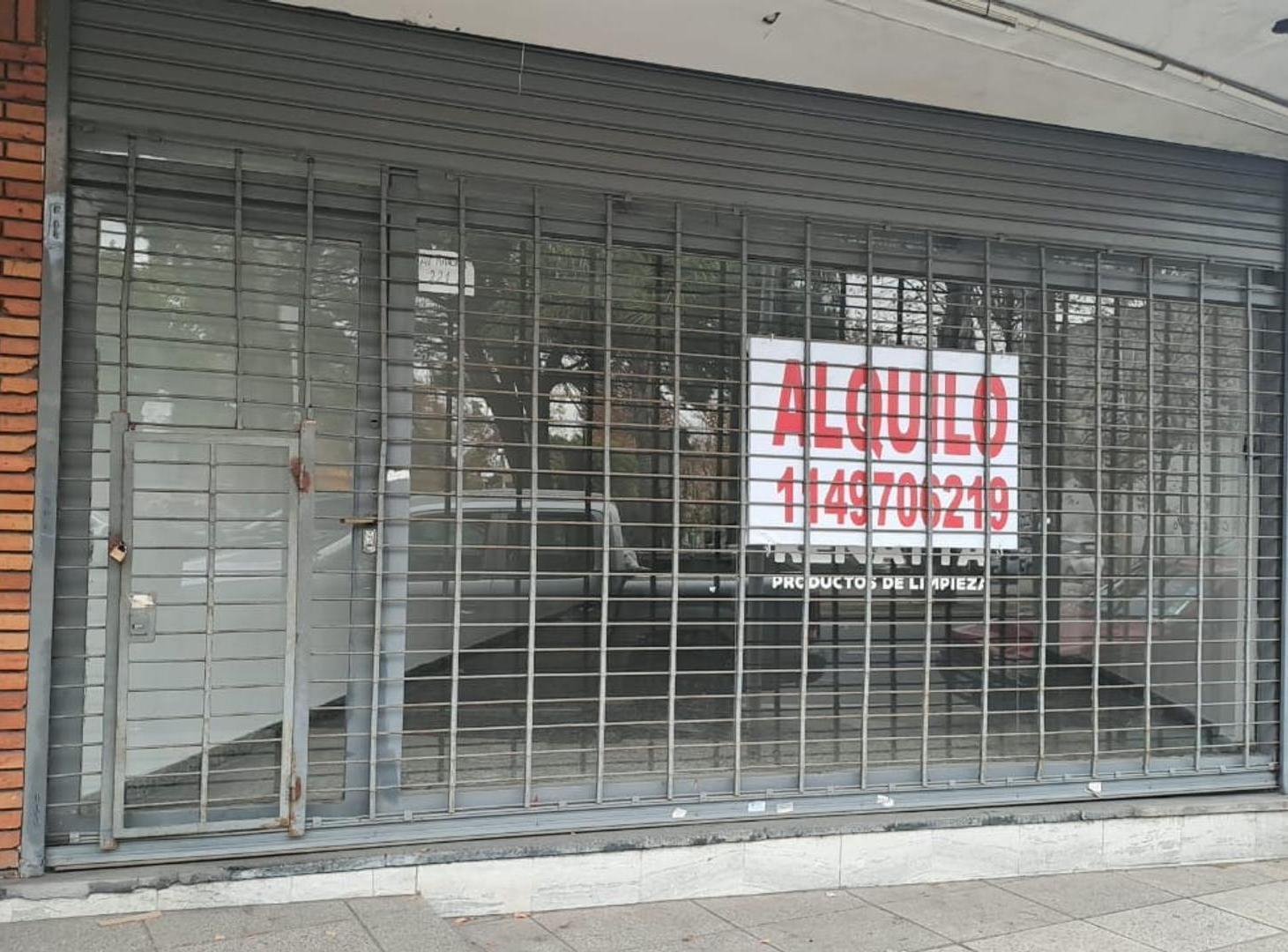 Foto de LOCAL FRENTE A PLAZA 12,50 X 4,50 MUY BUENO CORTINA - VIDRIE, imagen 5