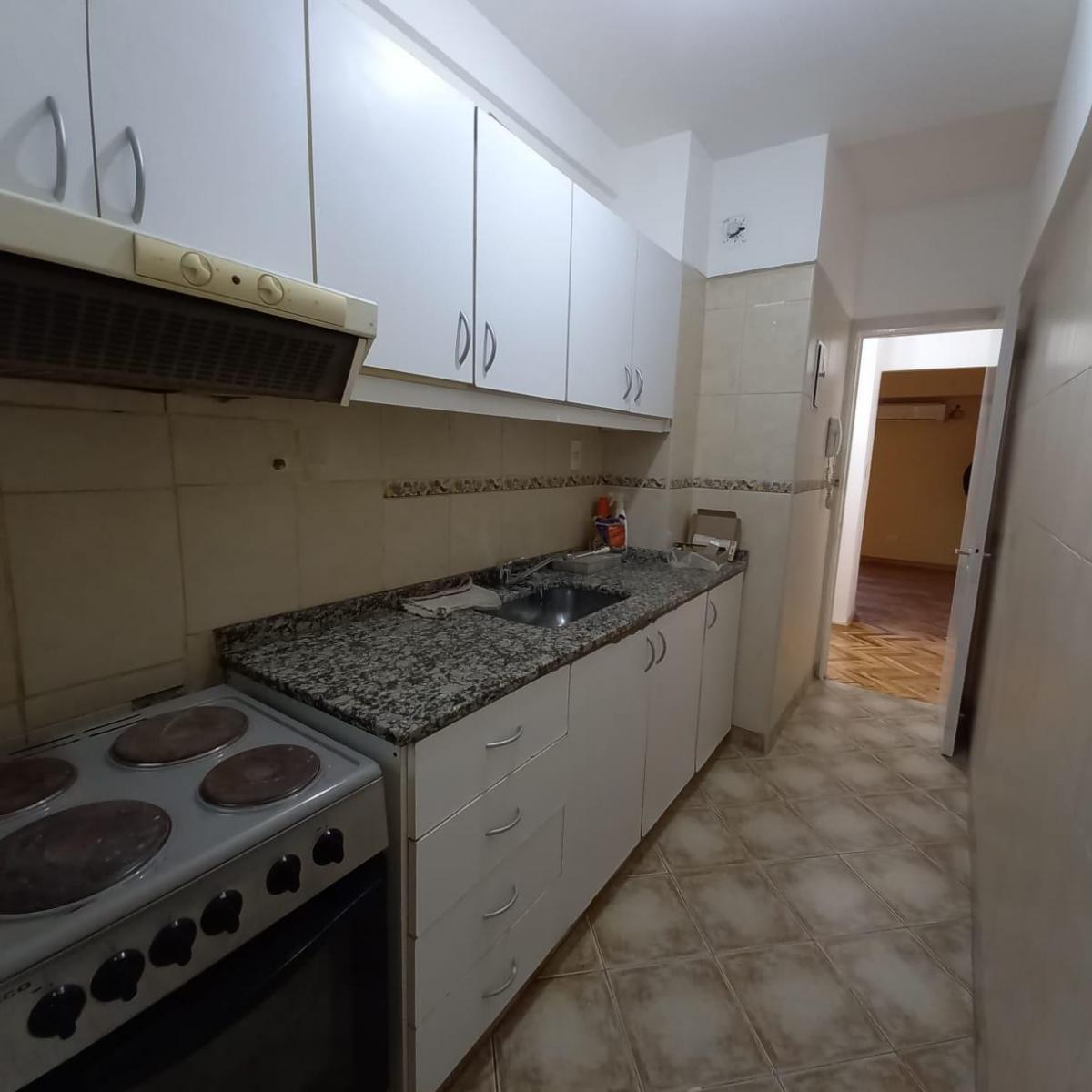 Foto de DEPARTAMENTO EN VENTA - AZUL 882, imagen 3