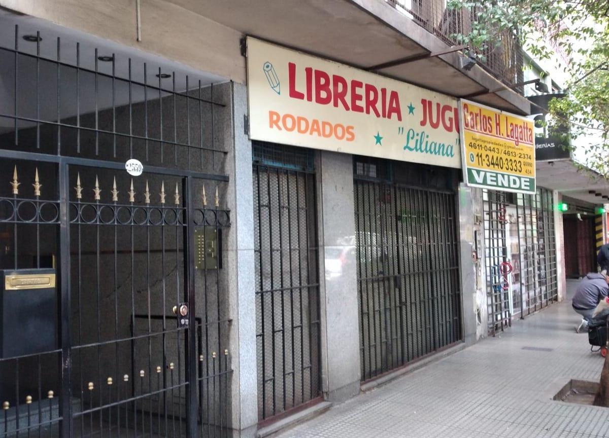 Excelente Local a La Venta con Gran Vidriera - Ramón Falcón 2559 2