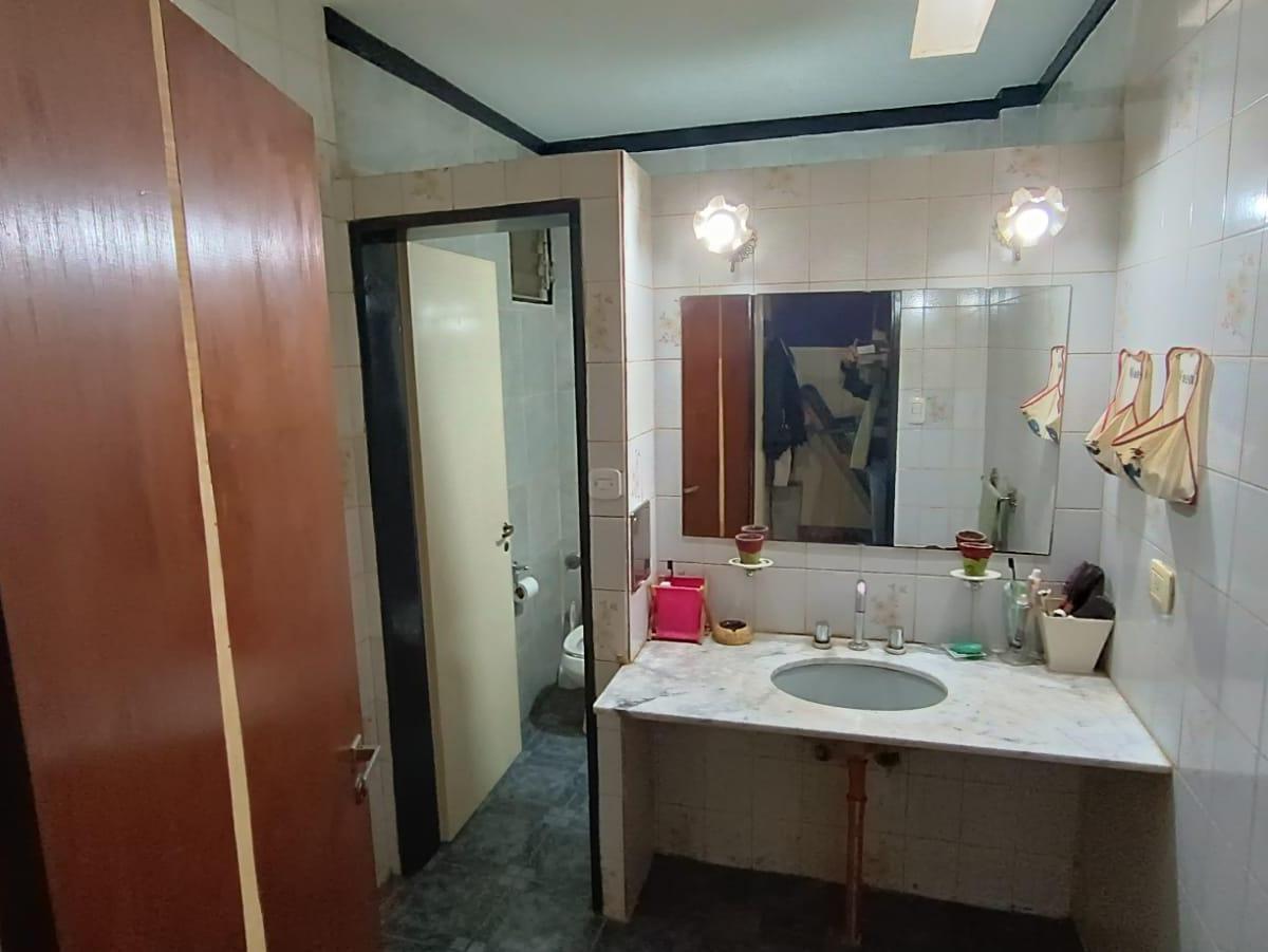 Casa 6 Ambientes en PH Entrada Independiente 2 Patios y Terraza Ideal 2 Familias 4