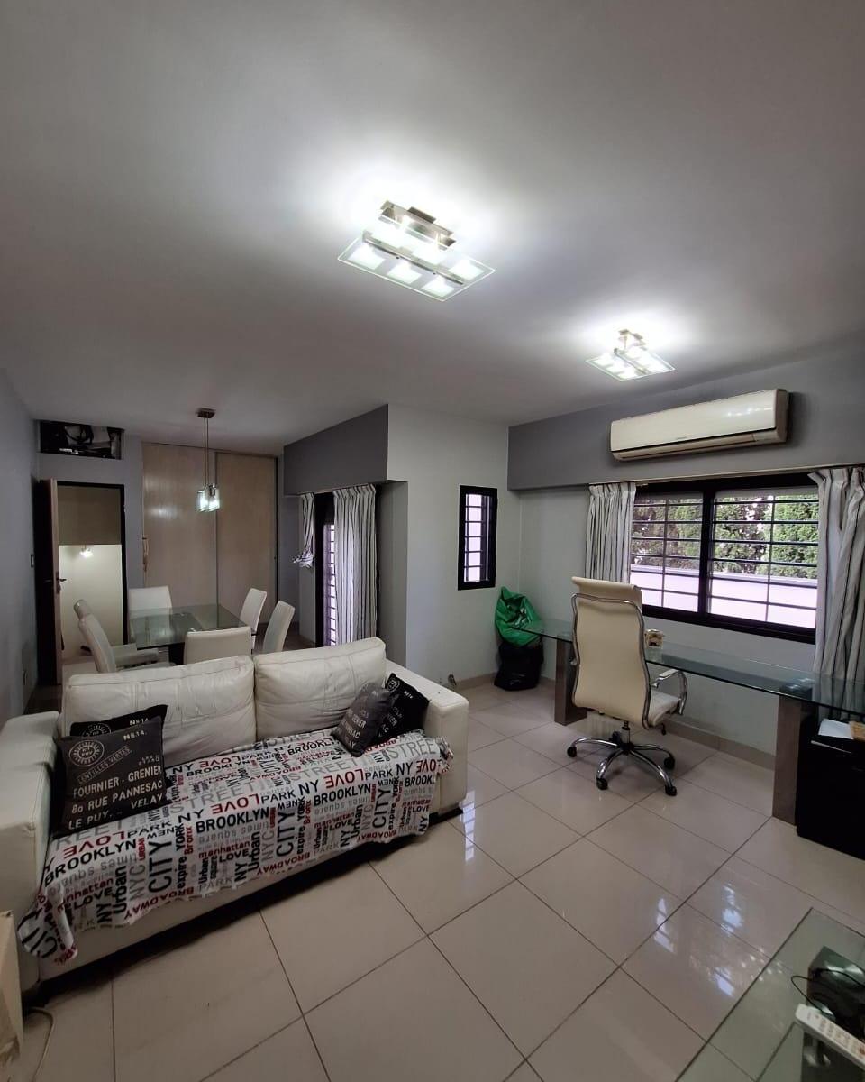 Imponente Casa de Estilo 9 Ambientes Cochera Quincho Playroom Modernizada 100 % 4