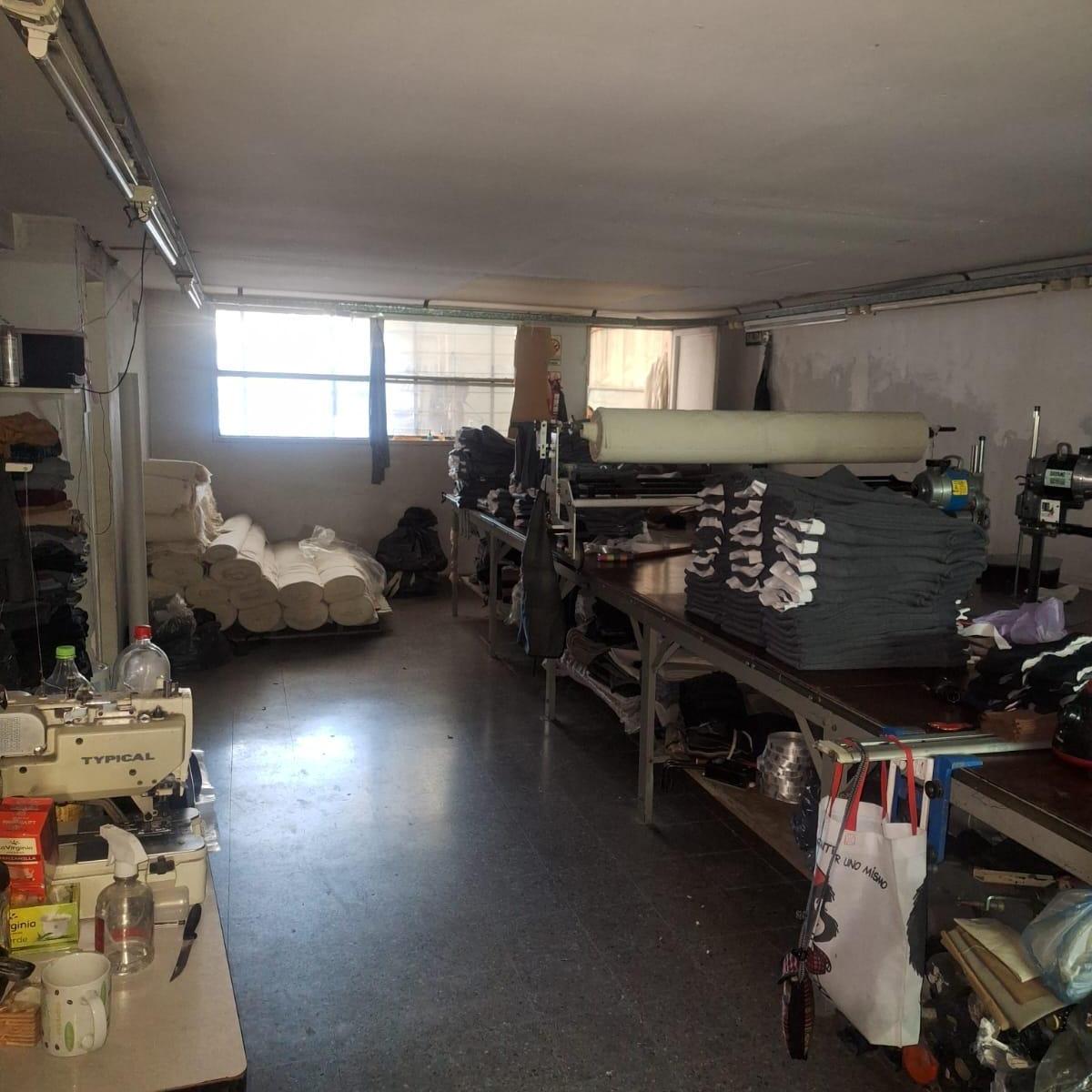 Excelente Local - Inmejorable Zona - Entrada Independiente - Directorio 3043 3