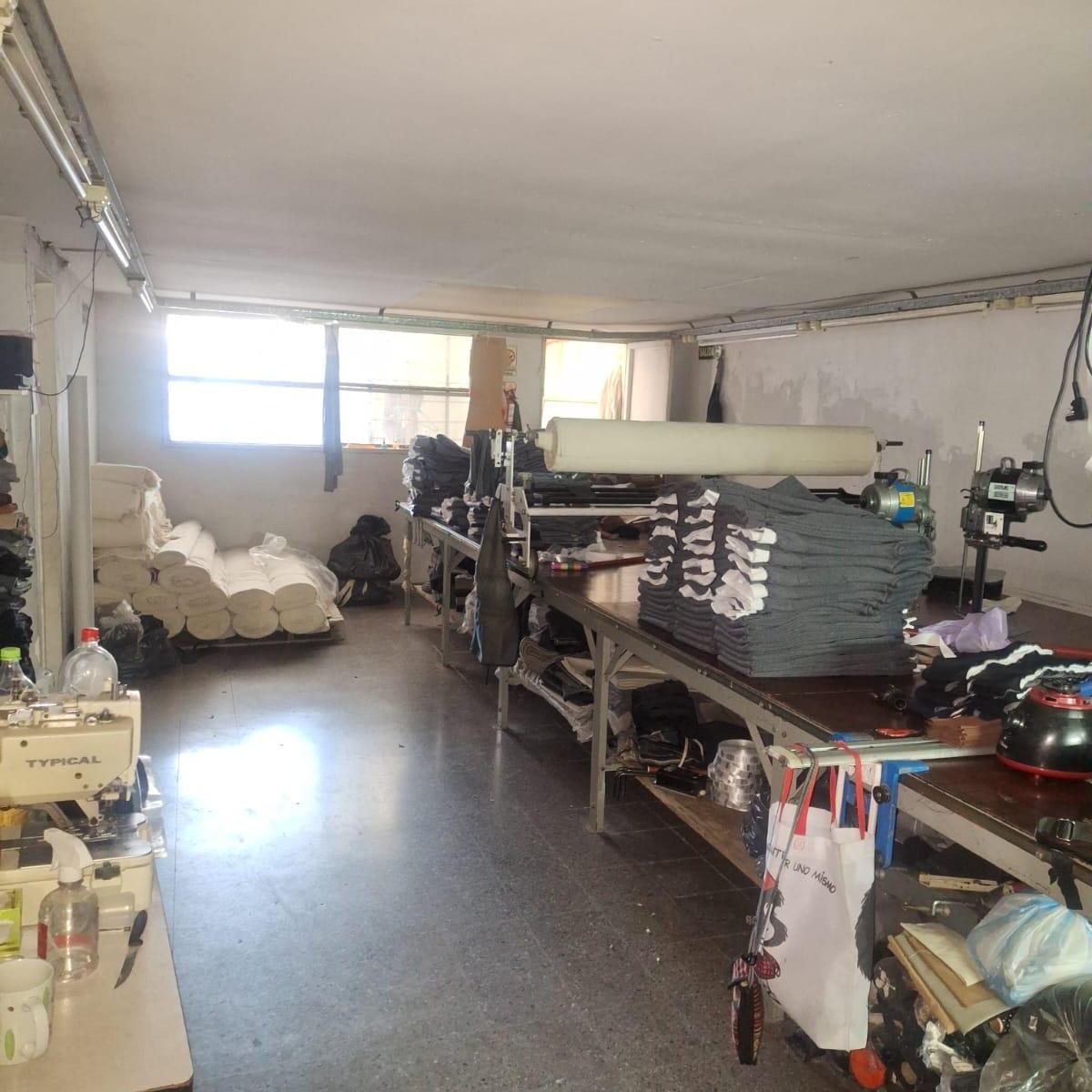 Excelente Local - Inmejorable Zona - Entrada Independiente - Directorio 3043 4