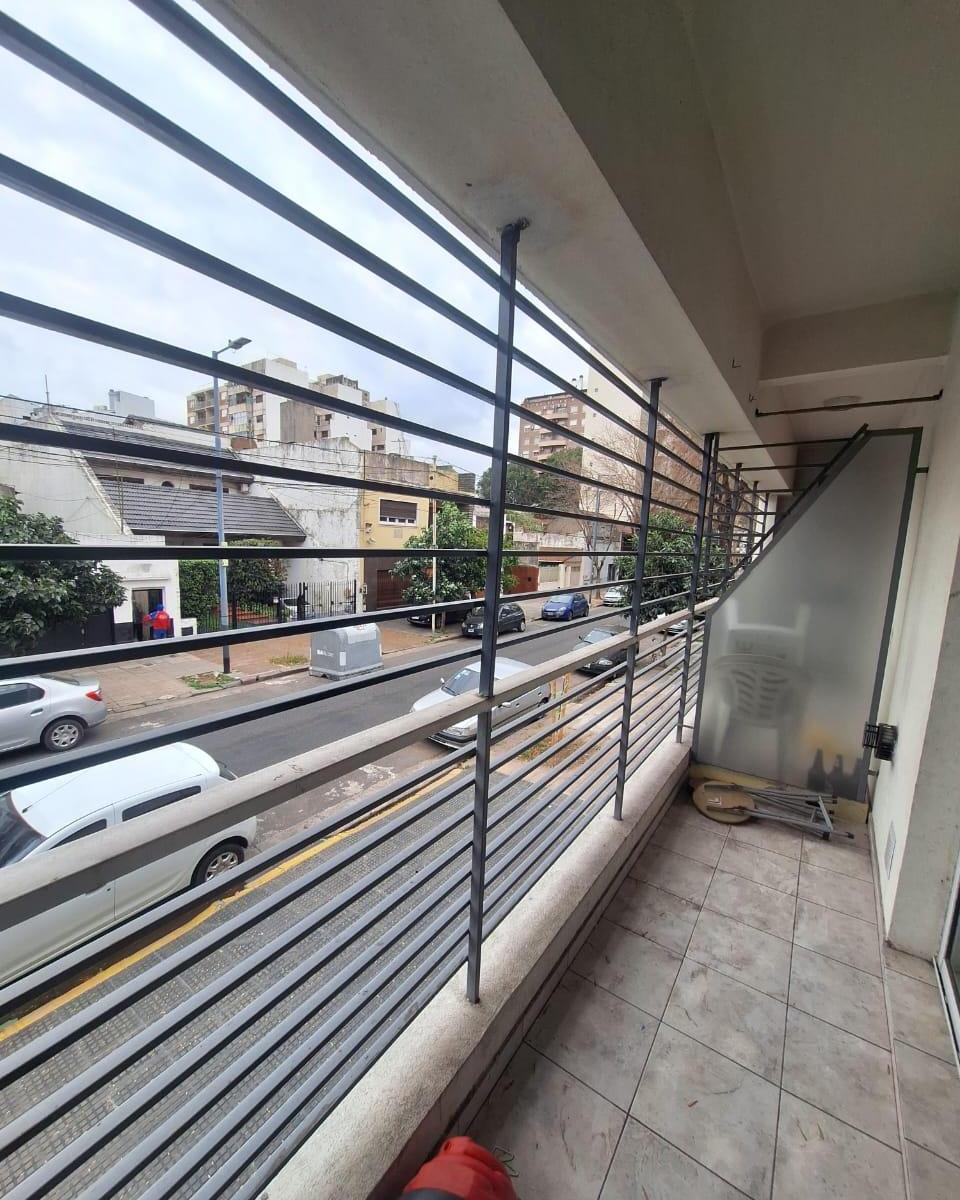 HERMOSO TRIPLEX DE 4 AMB GARAGE 2 AUTOS PATIO PARRILLA PERGAMINO 460