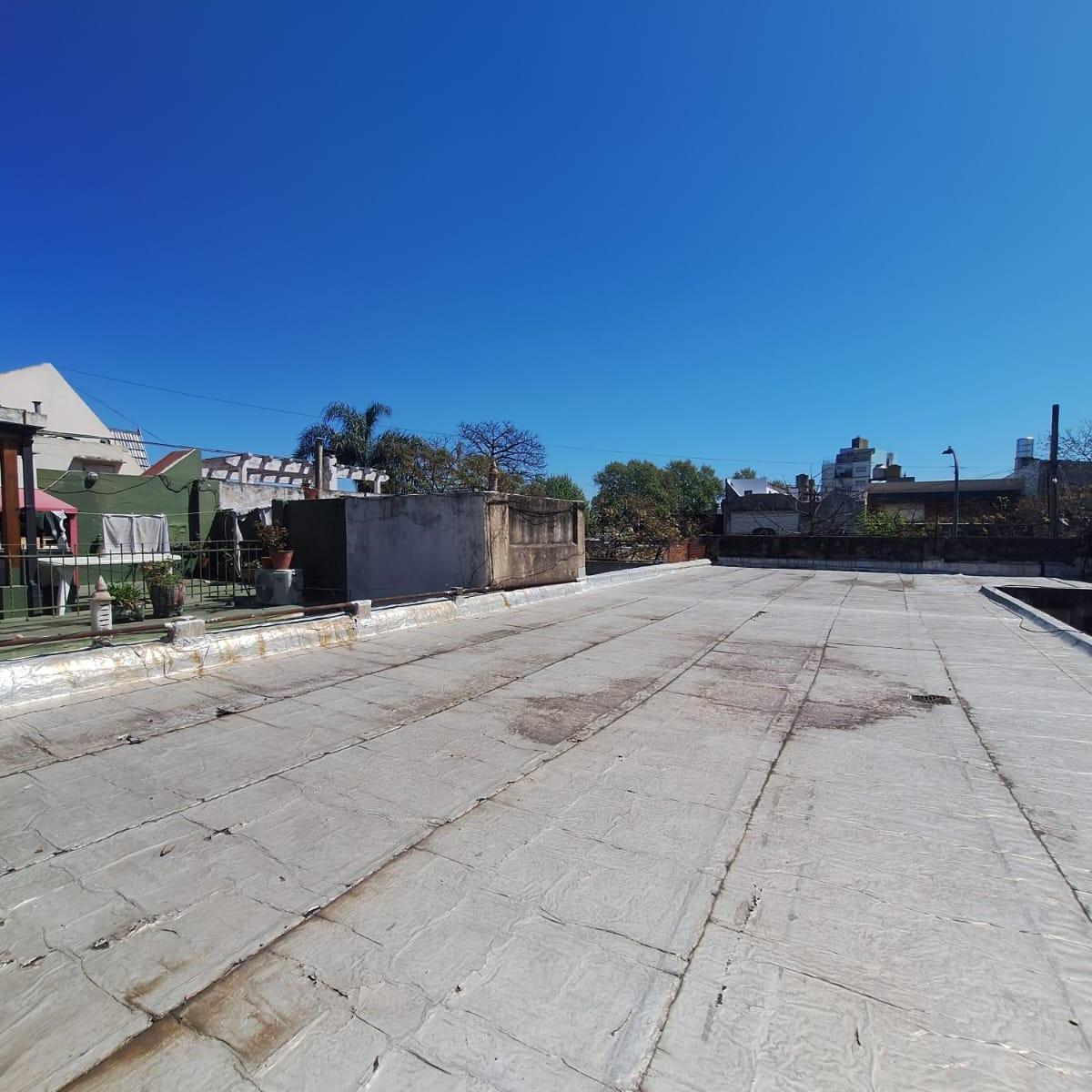 Tipo Casa 6 Ambientes Al Frente Super Amplio 7 X 30 Aprox (A Refaccionar) 1