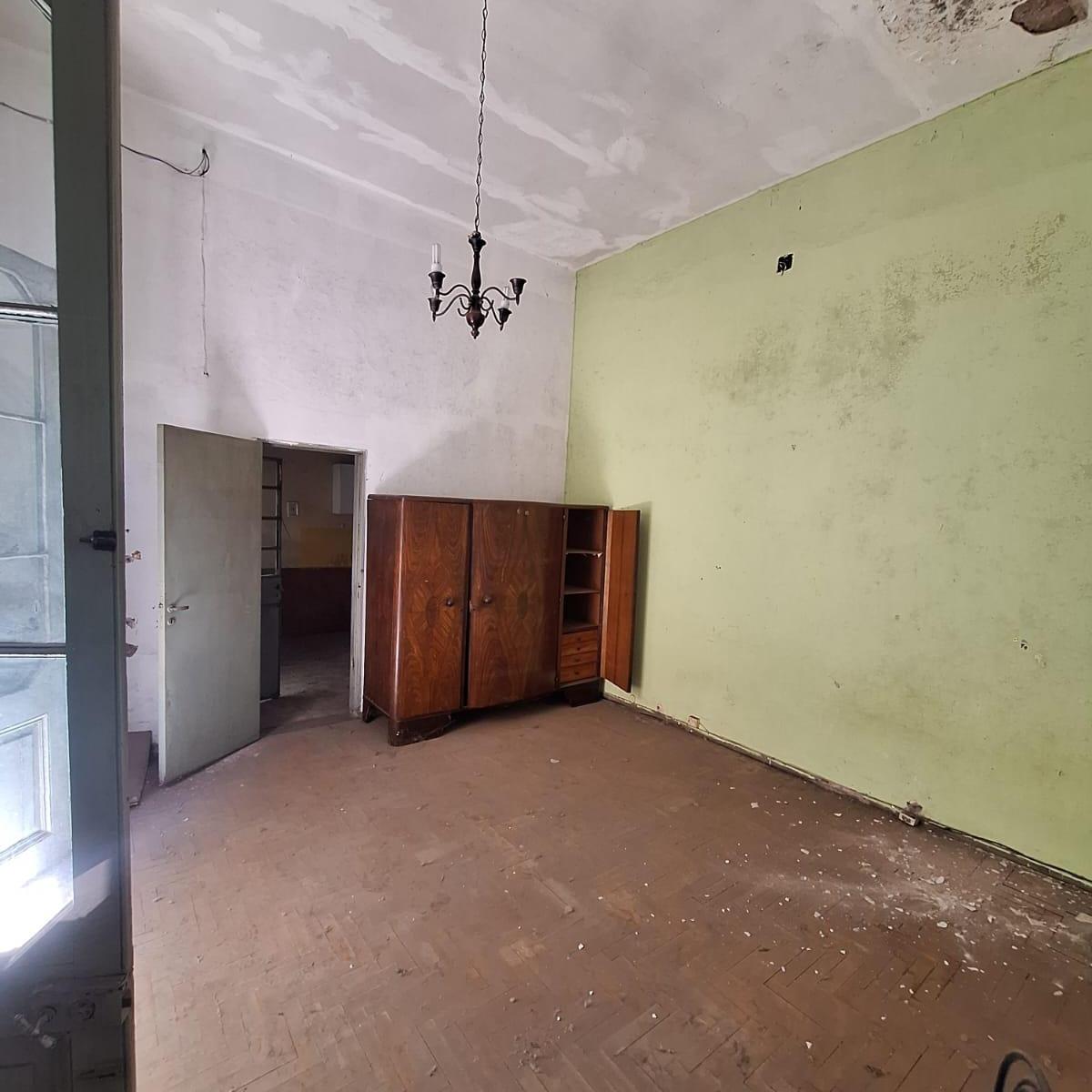 Tipo Casa 6 Ambientes Al Frente Super Amplio 7 X 30 Aprox (A Refaccionar) 1