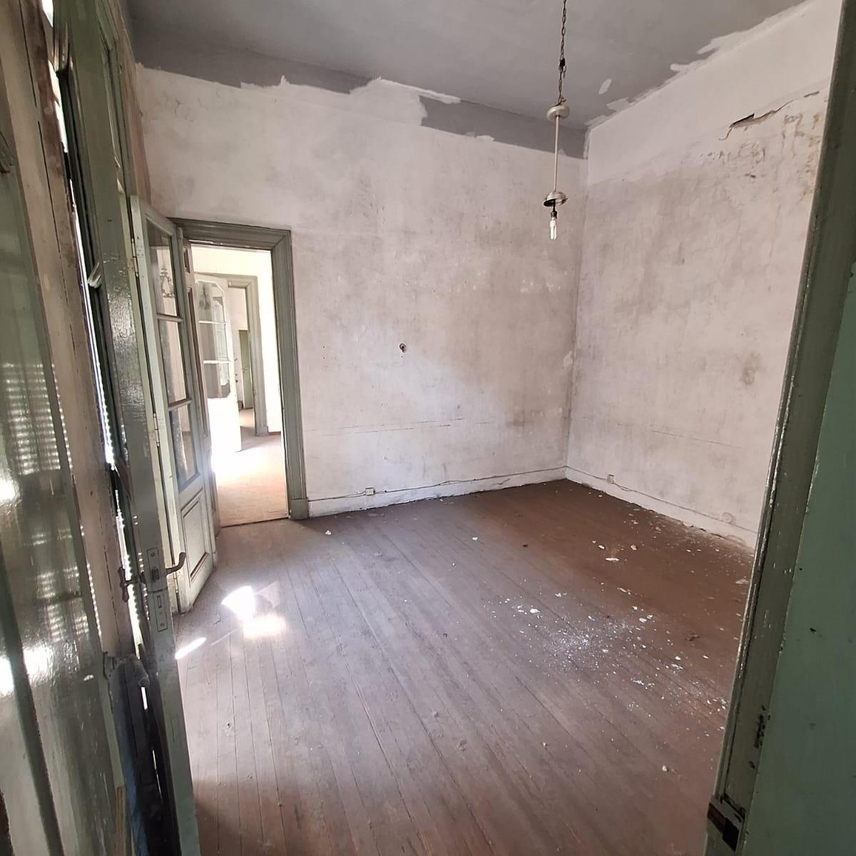 Tipo Casa 6 Ambientes Al Frente Super Amplio 7 X 30 Aprox (A Refaccionar) 3