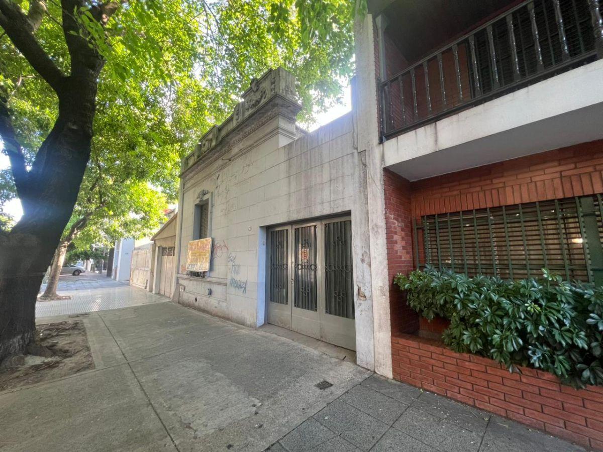 Venta Casa 5 Ambientes sobre Lote Propio 8,66 x 17,32 ideal para Refaccionar o Venta como Lote –