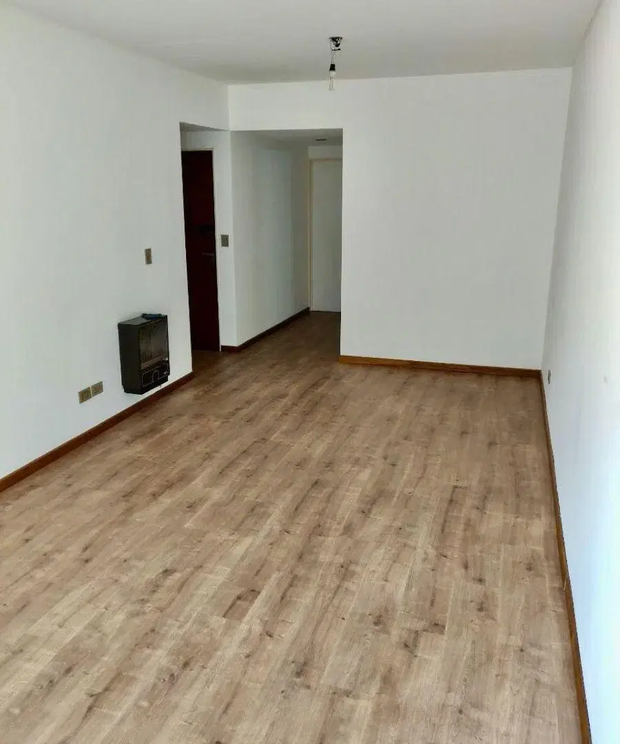 ALQUILER Imperdible 2 Ambientes con Balcón y Gran Luminosidad. Av. San Pedrito 376 2°piso 4