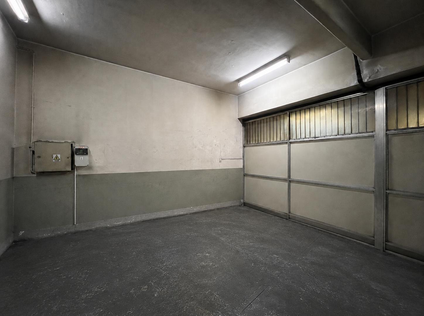 Foto de Fábrica + vivienda con garage, depósitos, oficinas y gran terraza en, imagen 2