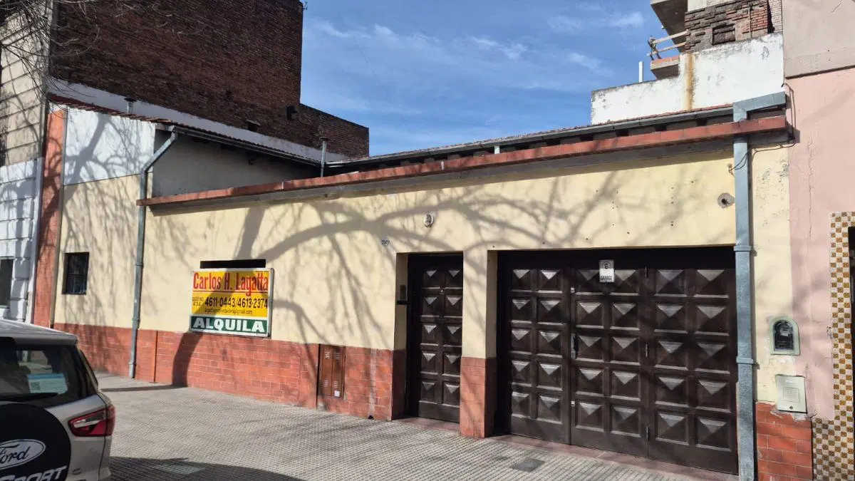 Casa en Alquiler Uso Comercial – 3 Dormitorios, Patio Cubierto con Techo Rebatible y Garage 2