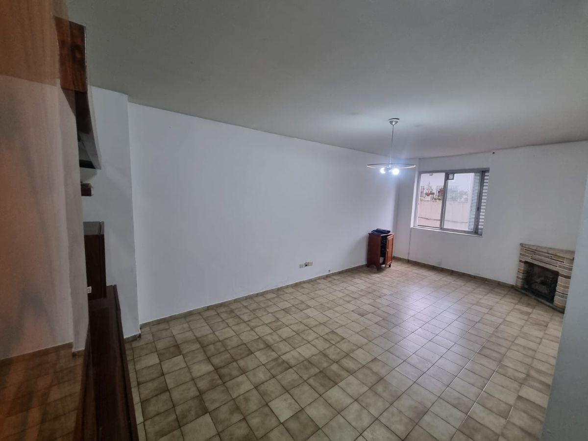 Foto de Oportunidad!! Amplio departamento 4 ambientes sobre Av. Directorio 3051 - Muy luminoso, imagen 5