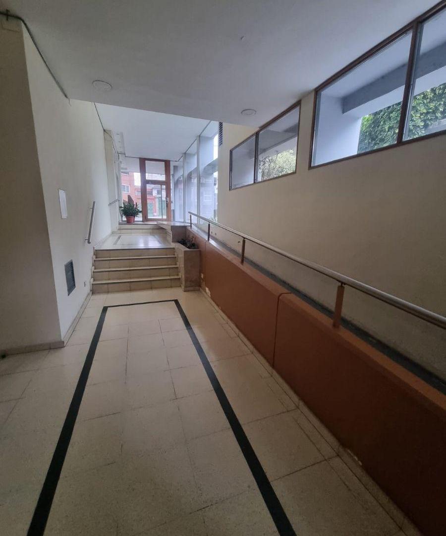 Foto de Oportunidad!! Amplio departamento 4 ambientes sobre Av. Directorio 3051 - Muy luminoso, imagen 1