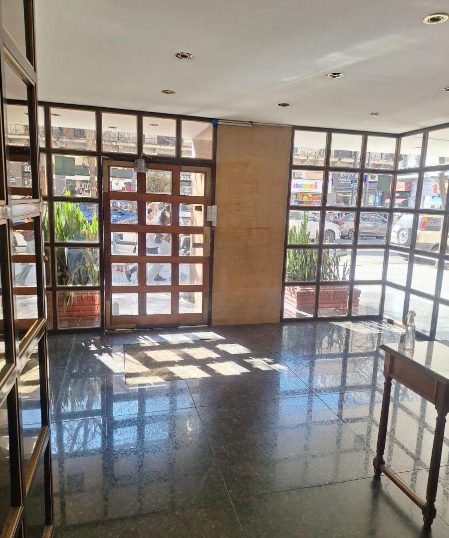 Foto de Alquiler Excelente Piso de categoria 5 amb c/dep Ramón Falcón 2310, imagen 3
