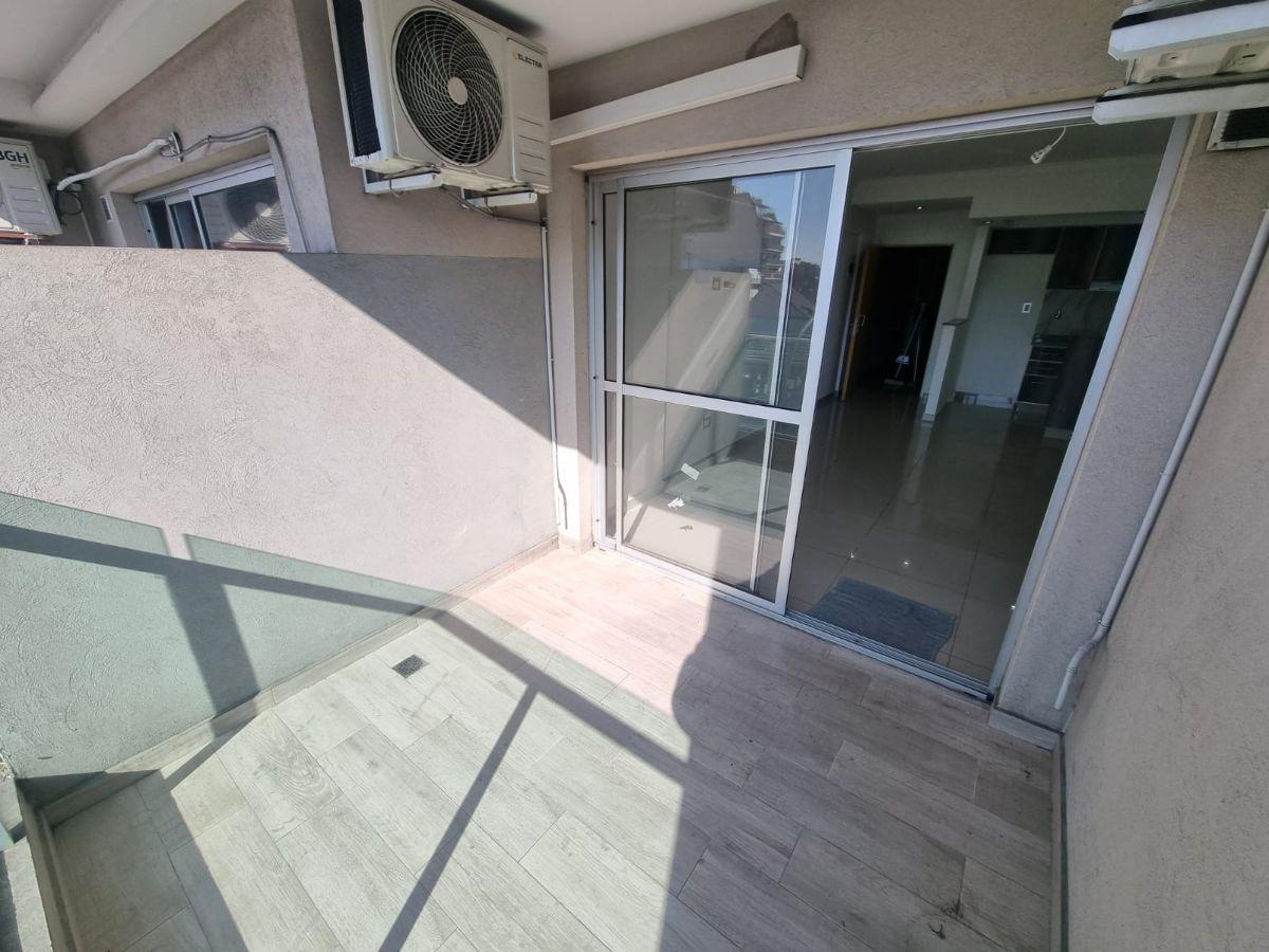 Foto de 2 Ambientes a Nuevo con Balcón sobre Av. Rivadavia 8224, imagen 2