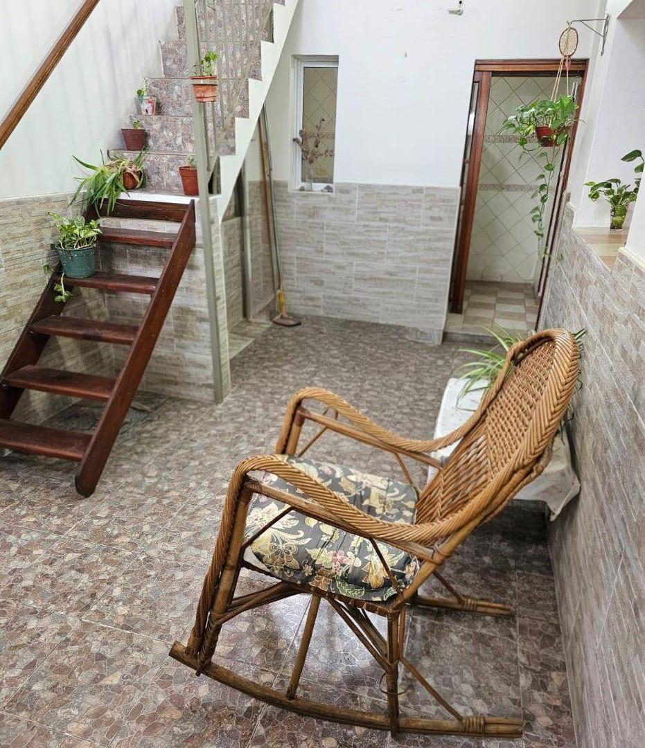 Foto de PH CON GRAN TERRAZA PROPIA, PATIO Y MUCHO POTENCIAL, imagen 3
