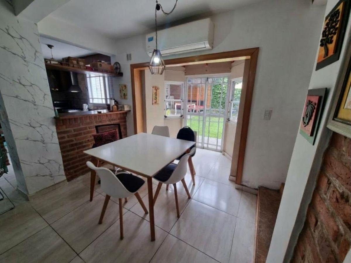 Foto de Excelente PH en Flores con garage, patio, jardín, quincho y parrilla, imagen 2