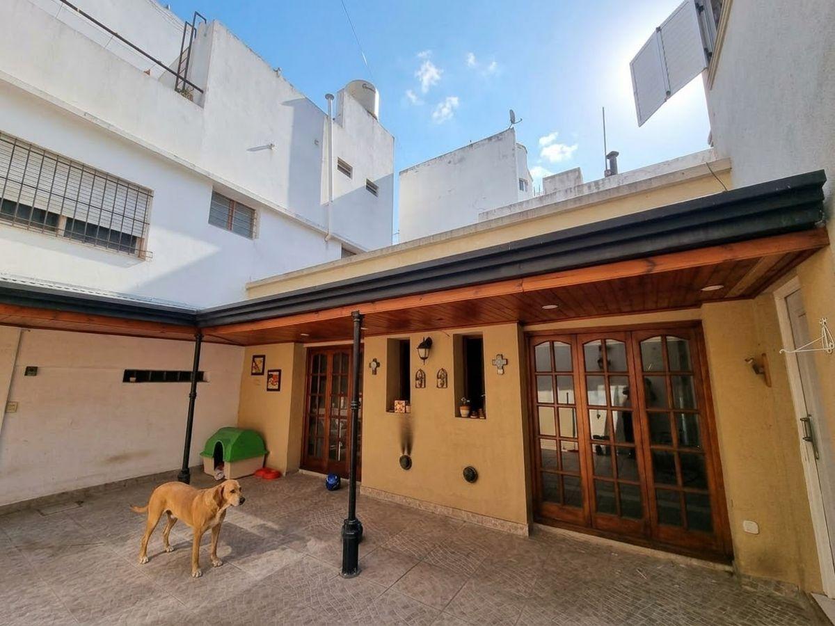 Foto de Excelente PH en Flores con garage, patio, jardín, quincho y parrilla, imagen 3