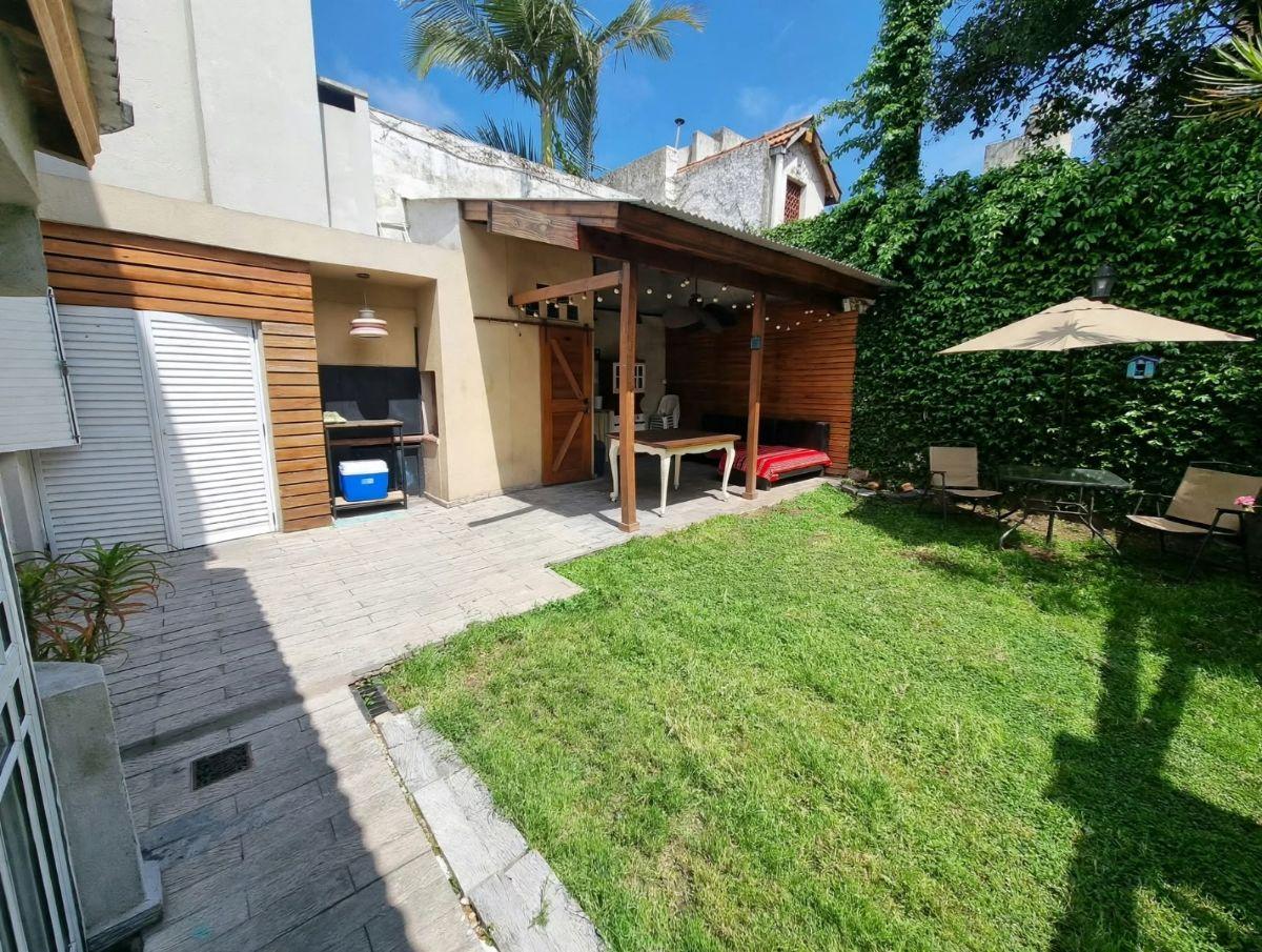 Foto de Excelente PH en Flores con garage, patio, jardín, quincho y parrilla, imagen 1