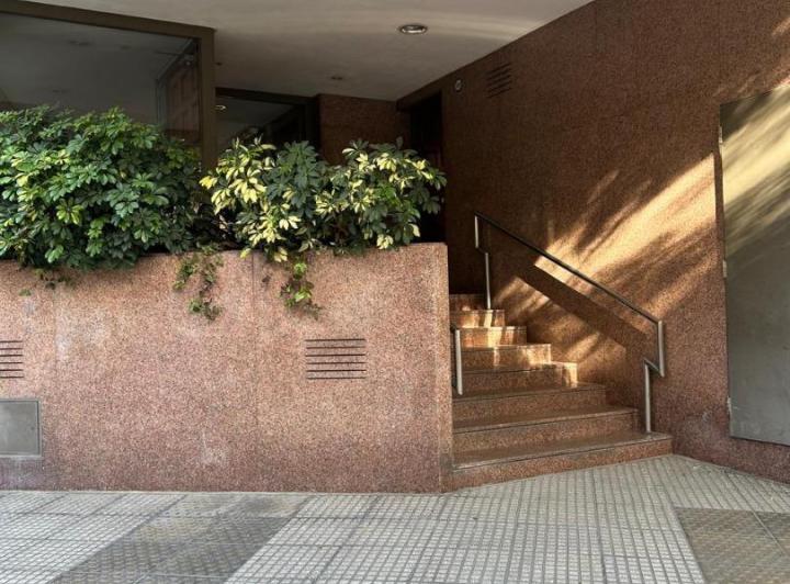 LAPRIDA/GUTIERREZ - S/PISO FTE LIVING 4 DORM D/SERV COCHERA 4