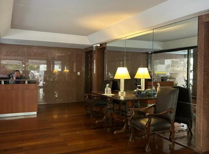 LAPRIDA/GUTIERREZ - S/PISO FTE LIVING 4 DORM D/SERV COCHERA 3