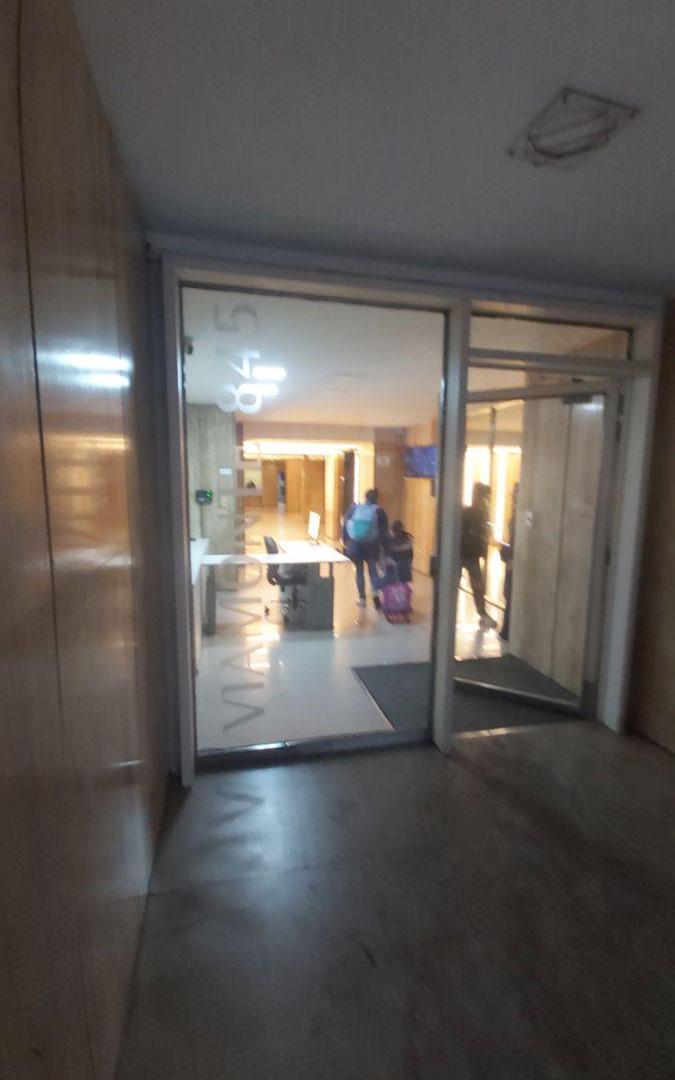 Foto de Excelente monoambiente. Sexto piso frente. Vig. 24 hs. Apto prof o, imagen 3