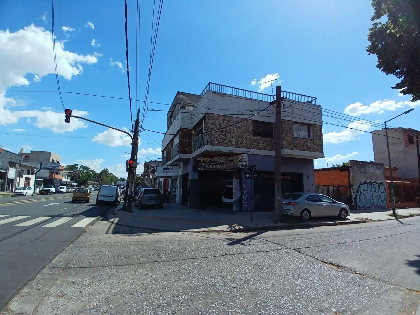 Local . | Presidente Peron 6001 3