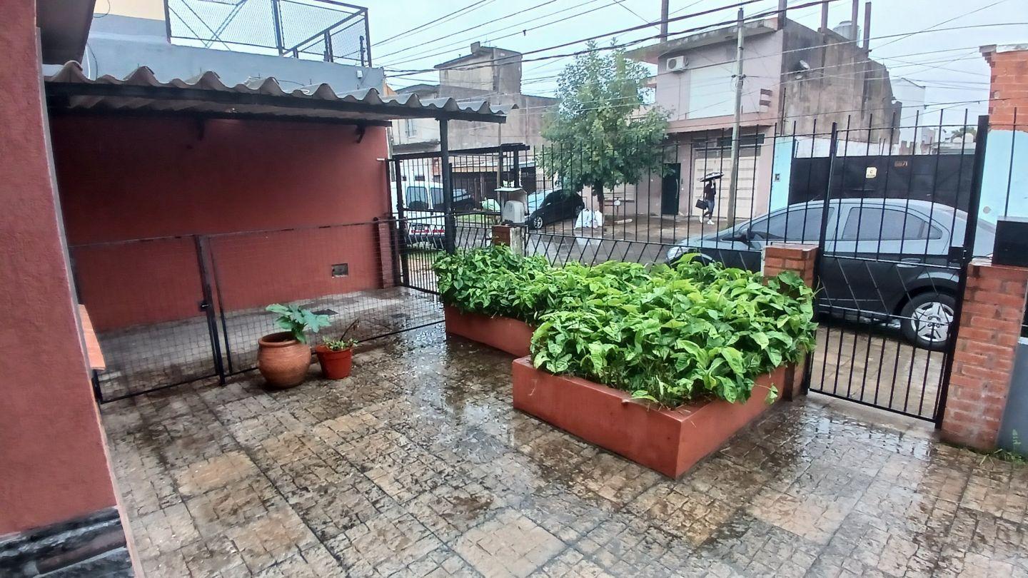 Casa 4 ambientes. | Paraná 6870