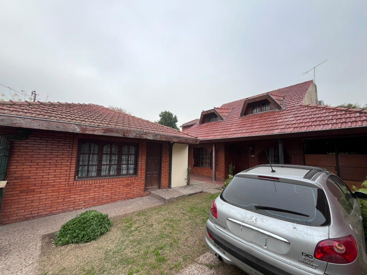 Casa 6 ambientes 4 dormitorios. | MARIQUITA SANCHEZ DE THOMPSON - (3F) 1044