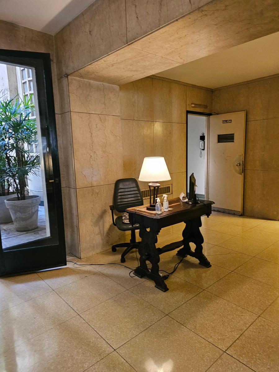Excepcional Piso con Cochera y Patio 1